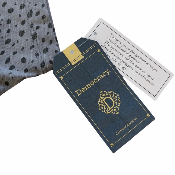 Democracy: Grey Animal Print Blouse. - Picture 6 of 11